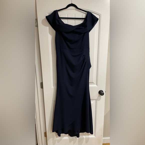 Xscape Evening Gown - Sz 16 - Navy - Picture 5 of 7
